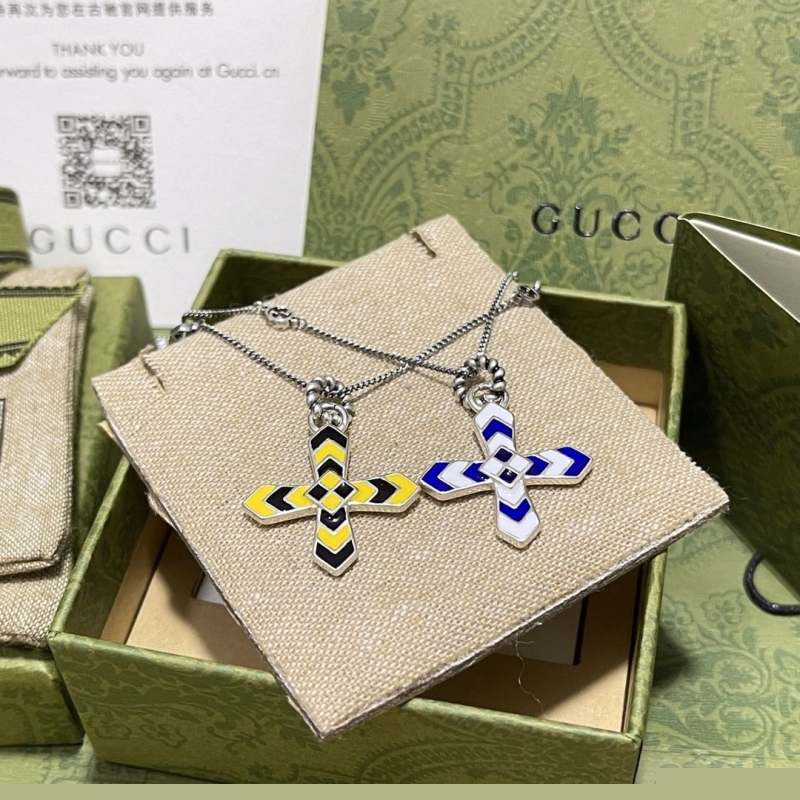G*u*i necklaces